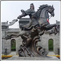 大型骑马关公雕塑