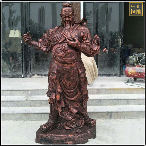 关公站像雕塑.jpg